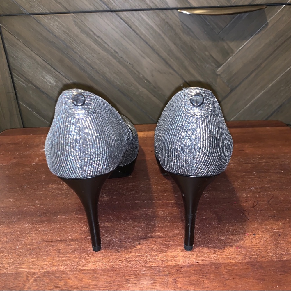 Tahari Sophia Silver Platform Pumps High Heels 6M - Picture 5 of 8